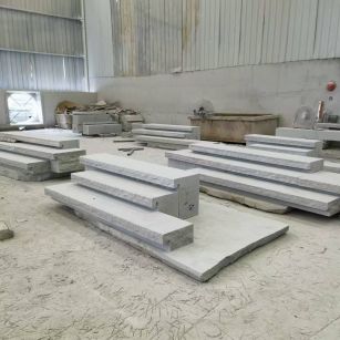 七台河 整石台阶（大面火烧+侧面自然面），出货前厂内拼装