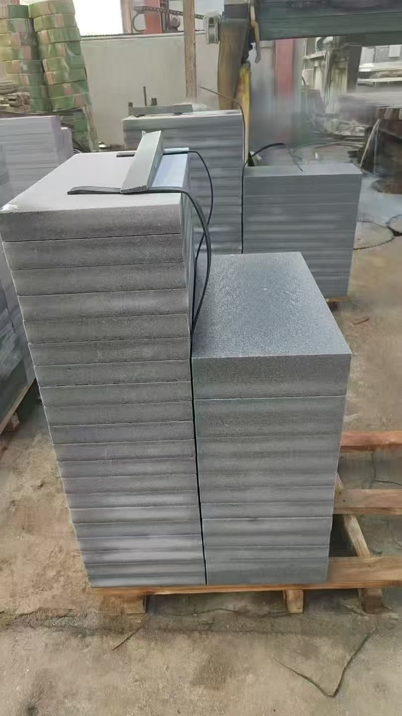 七台河 芝麻灰火烧面300*600*50地铺石材