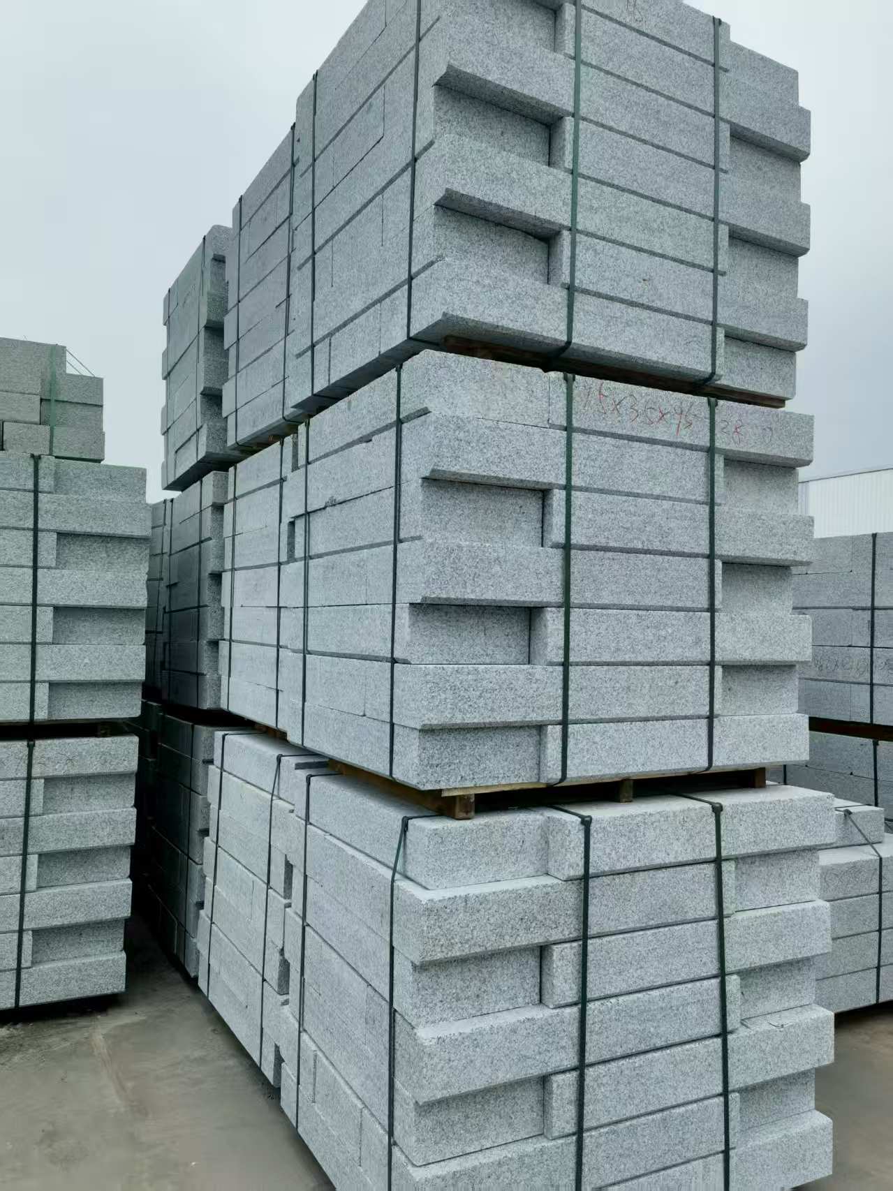 七台河 路沿石，板板正正的路沿石