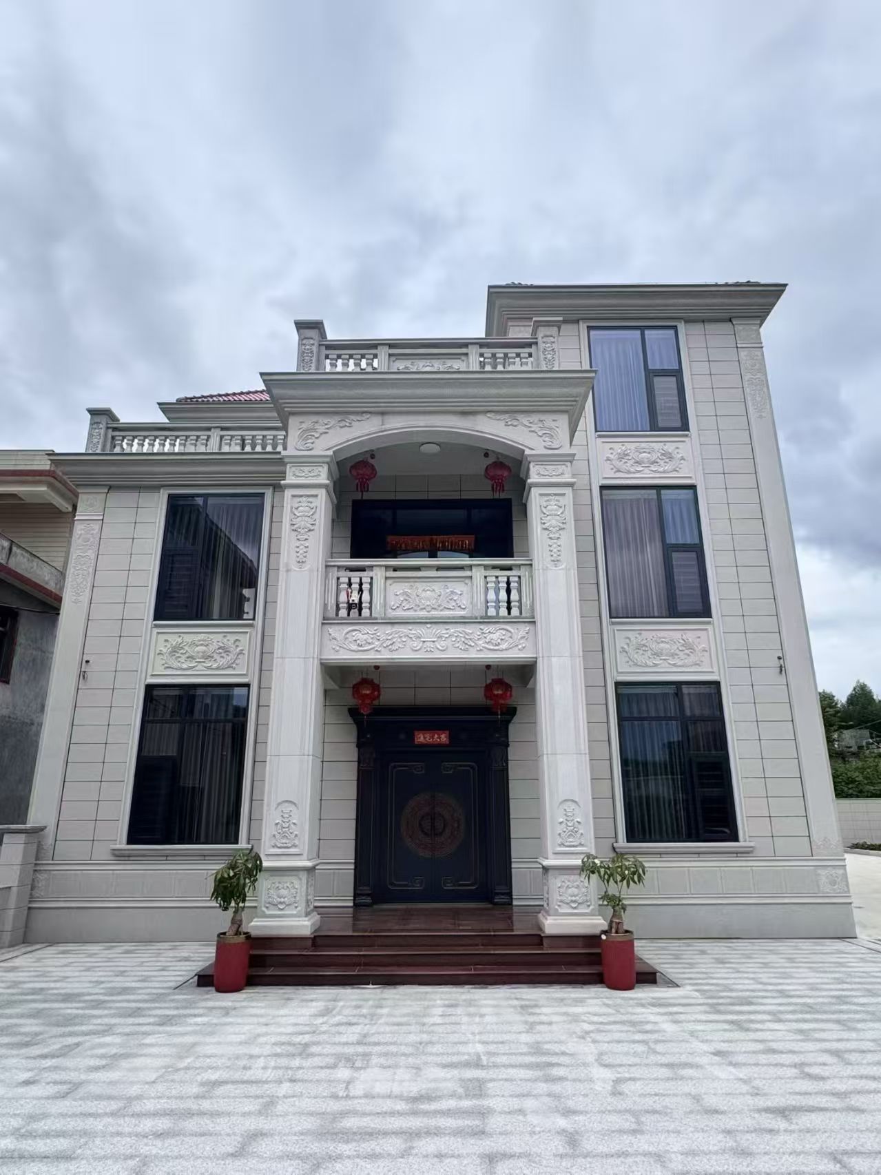 七台河 芝麻白石材别墅干挂案例展示