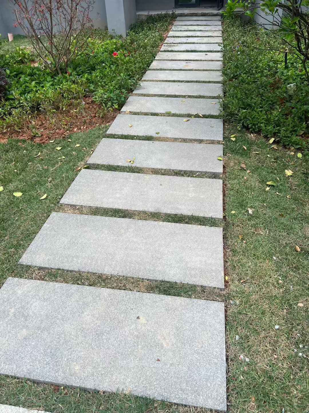 七台河 芝麻黑小区踏步、汀步石铺装效果