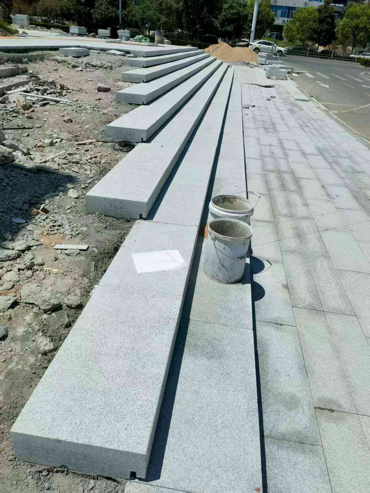 七台河 芝麻白整石台阶，施工现场